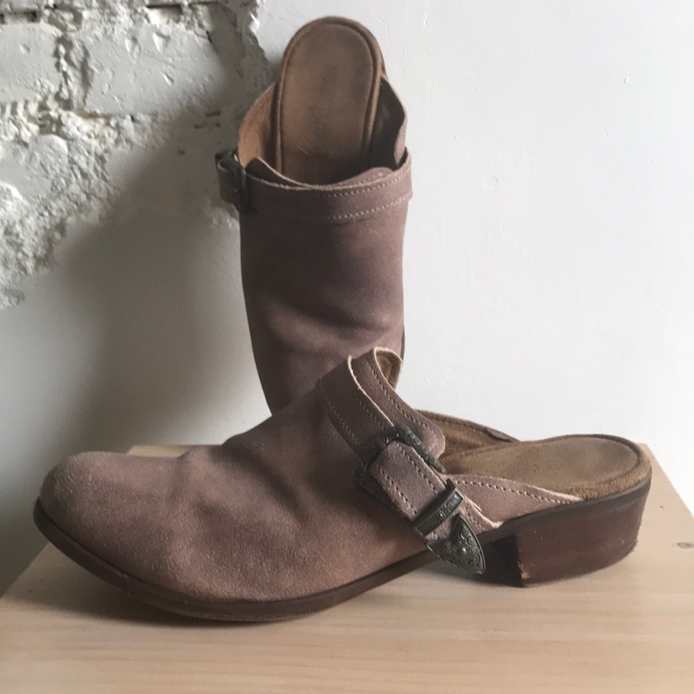 Minnetonka Beige Leather Mules